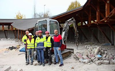 Das Team bei Arbeiten am Jugendtreff Camp Feuerbach