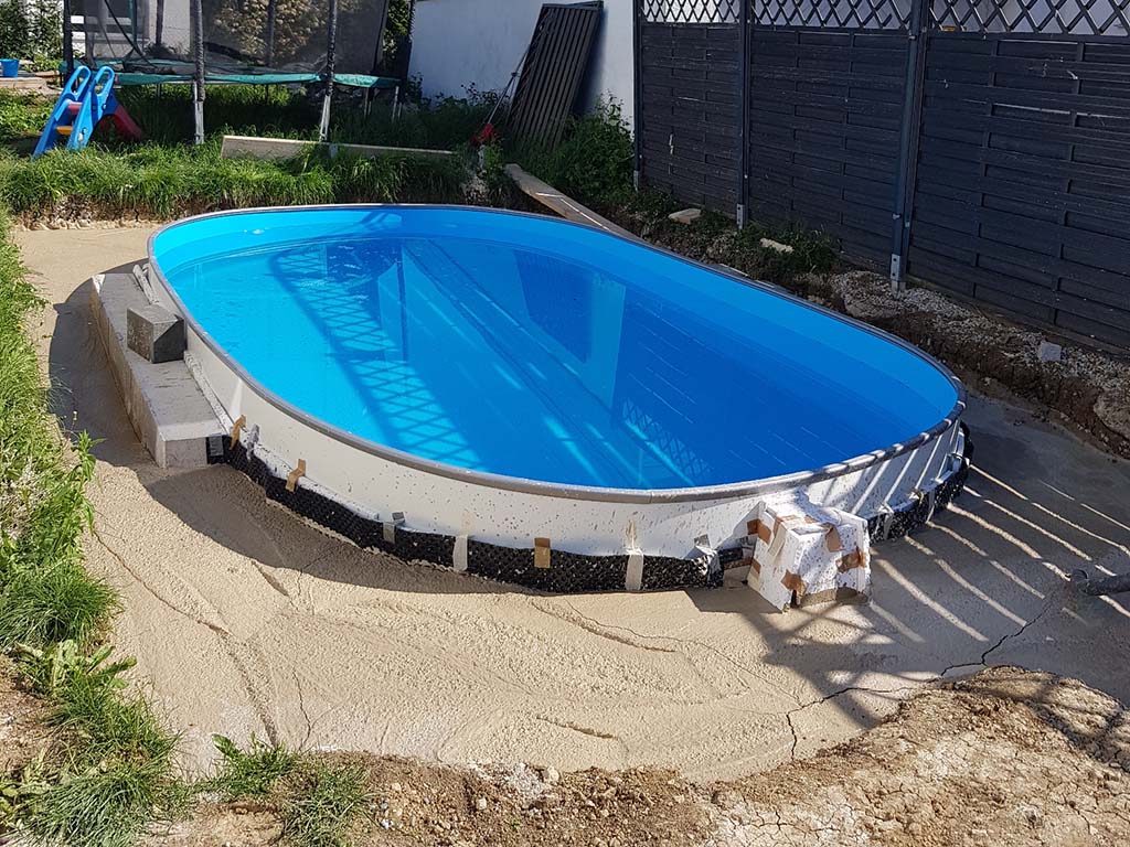 Poolanfüllung mit Naturafix Bodenmörtel 0/10