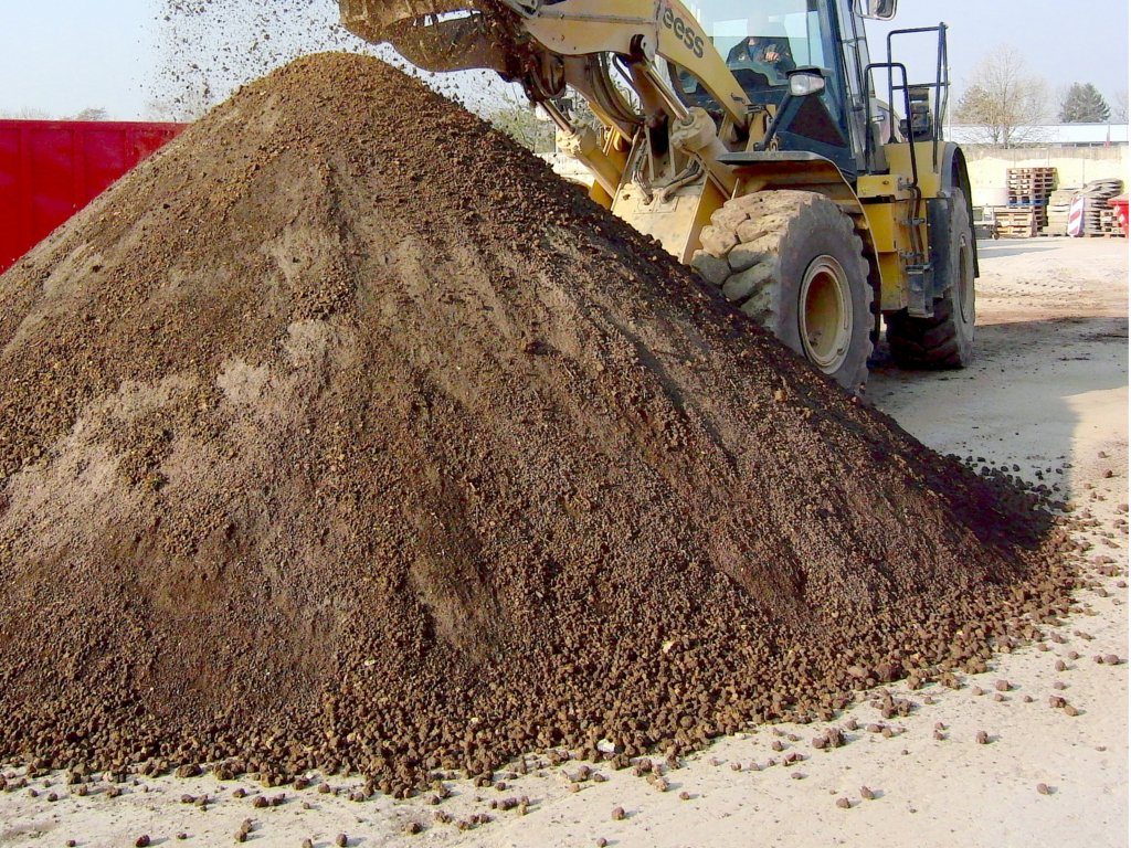 Humus Sorte 1 - aufbereitet mit Sand und Kompost