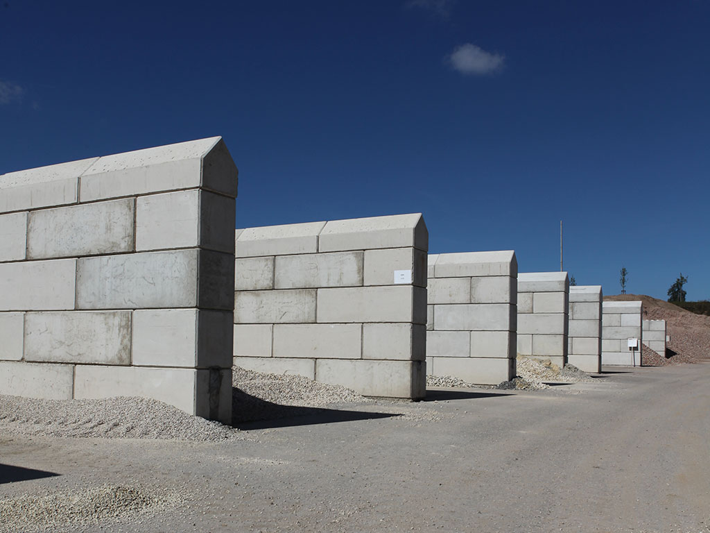 Schüttgutboxen aus Öko-Stones in unserem RC-Park